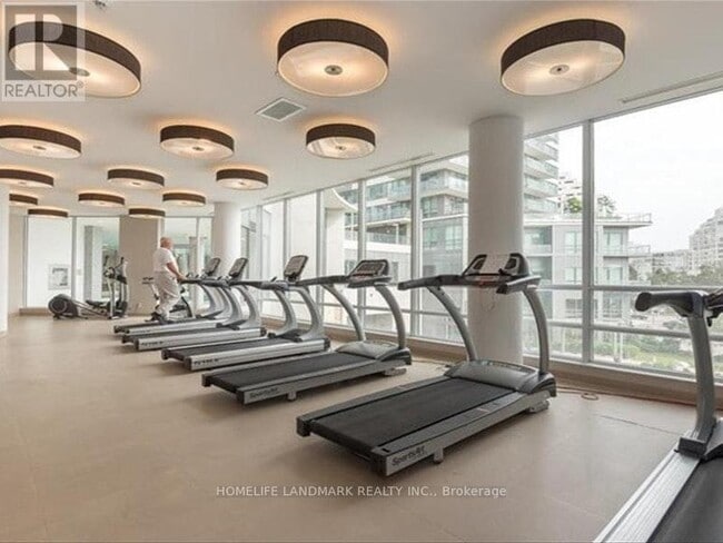 Photo du bâtiment - 604-2240-2240 Lake Shore Blvd W