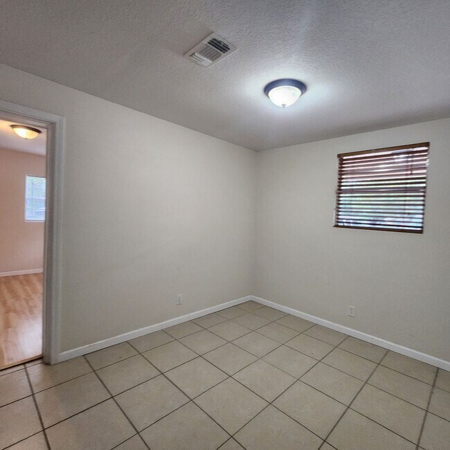 Building Photo - Ranch Home in Lake City 3 bed 1 bath with ...