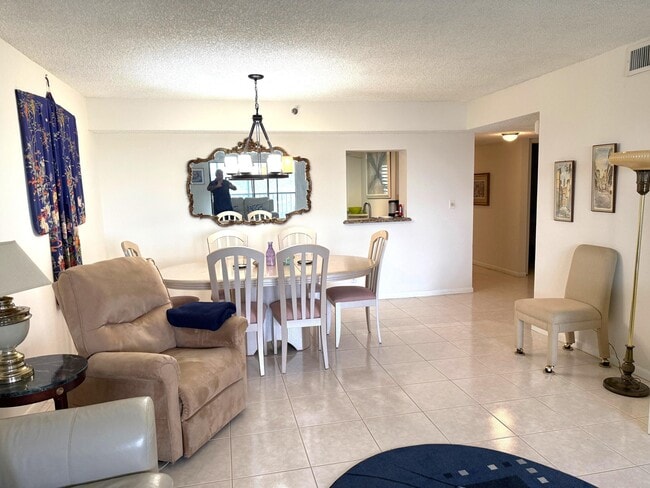 Foto del edificio - 7240 Huntington Ln