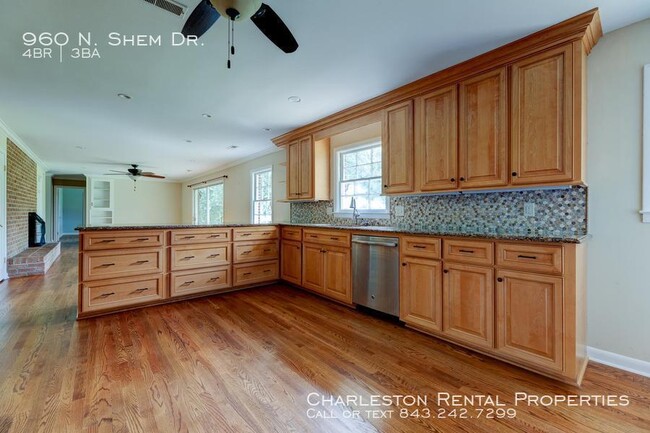 Building Photo - 960 N Shem Dr