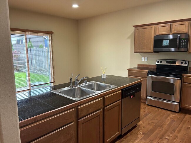 Foto del edificio - 4 Bedroom, 2.5 Bath Home in Larimer Crossing