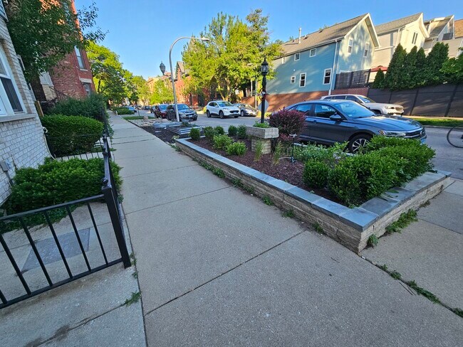 Foto del edificio - 1140 W Barry Ave