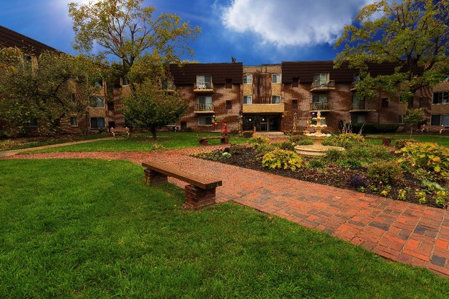 Building Photo - Fountain Gardens