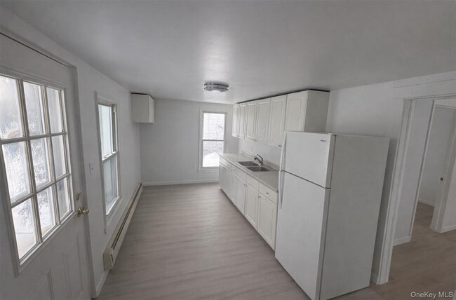 Building Photo - 203 W Main St