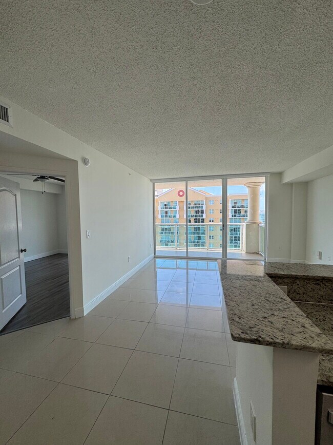 Foto del edificio - 17000 N Bay Rd