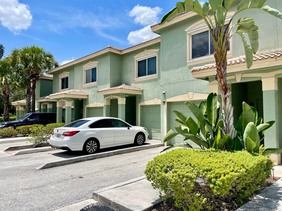 210 Crestwood Cir Unit 102, Royal Palm Beach, FL 33411 Condo for Rent in Royal Palm Beach, FL