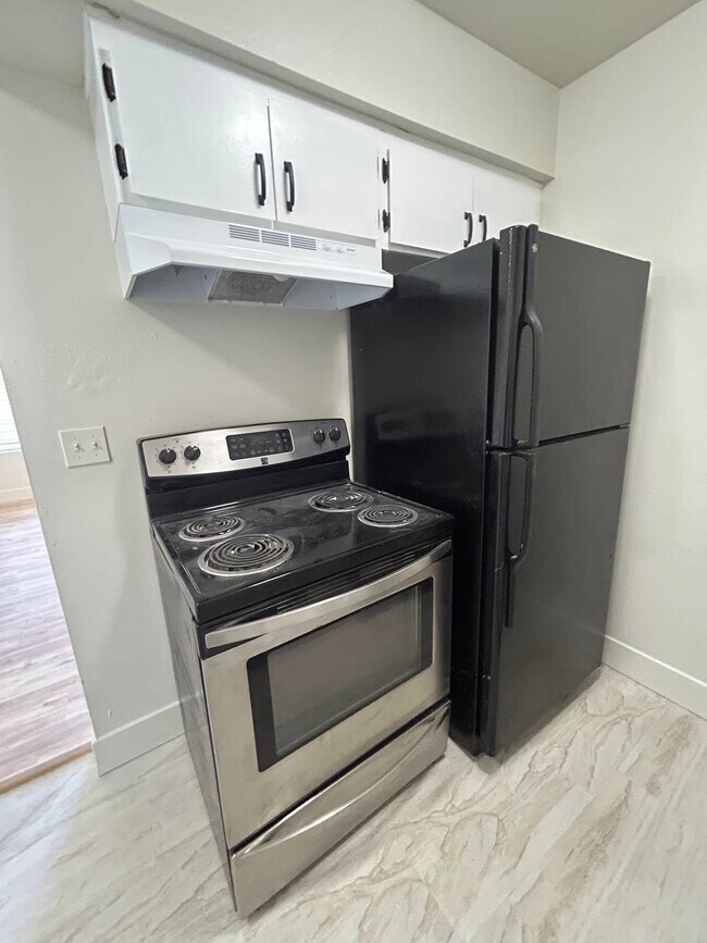 Foto del edificio - 4455 E Clay Ave