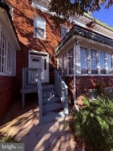 Building Photo - 824 E 33rd St