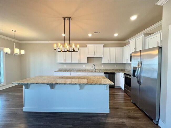 Building Photo - 814 NE Hts Ln