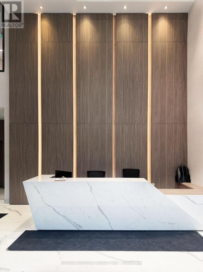 Building Photo - 65 Mutual St