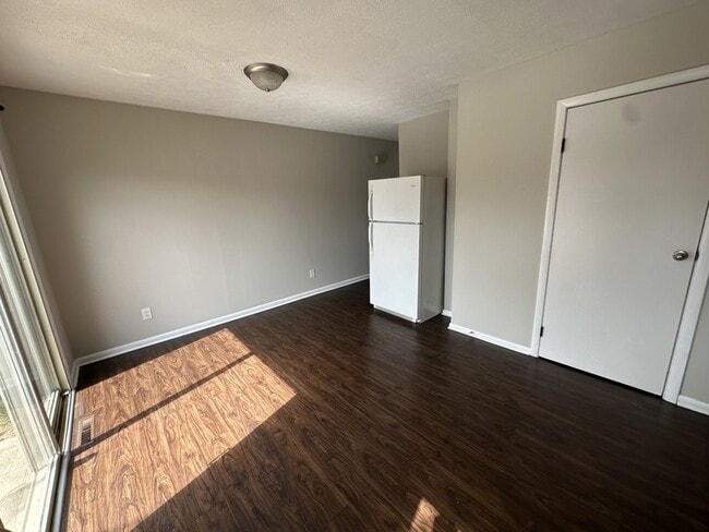 Building Photo - 4893 Nugent Dr