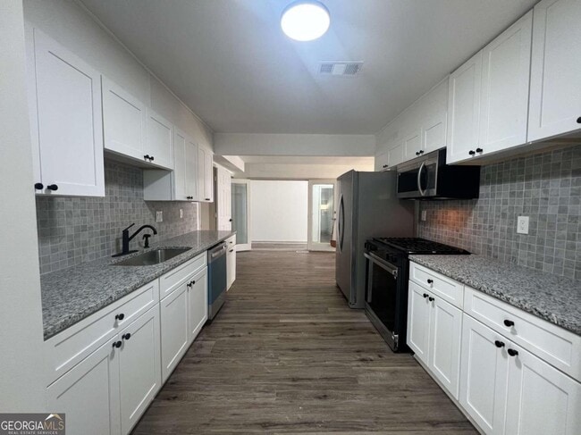 Foto del edificio - 5760 Penfield Pl