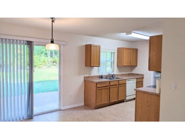 Foto del edificio - House in North Palm Coast, FL MOVE IN INCENTIVE!! 1/2 OFF 1st Month's rent..