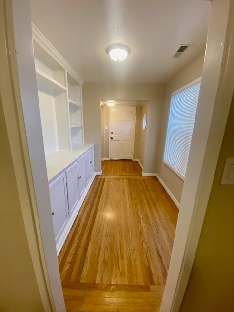 Foto del edificio - Great 2 Bed 1 Bath House with Garage in Ri...