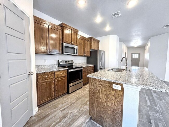 Building Photo - 722 Freedom Cir