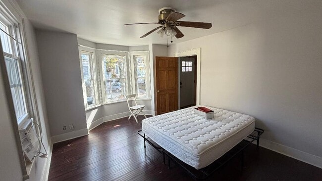 Building Photo - 92 Wallace St