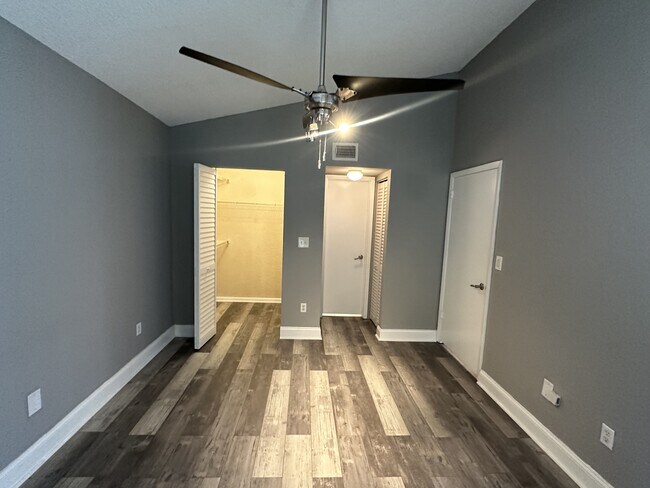 Building Photo - 2871 N Oakland Forest Dr