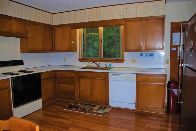 Building Photo - 129 Edith St