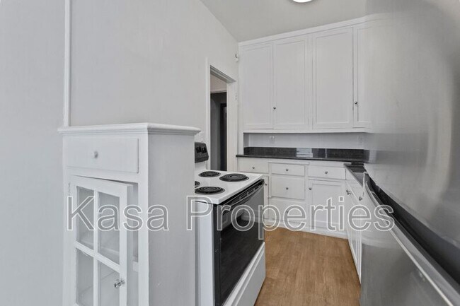 Building Photo - 1856 Spruce St