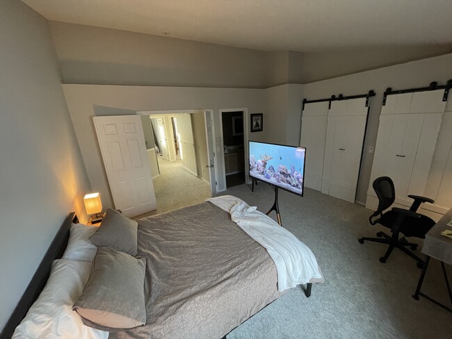 Vaulted ceiling in master bedroom - 1131 115th St SW