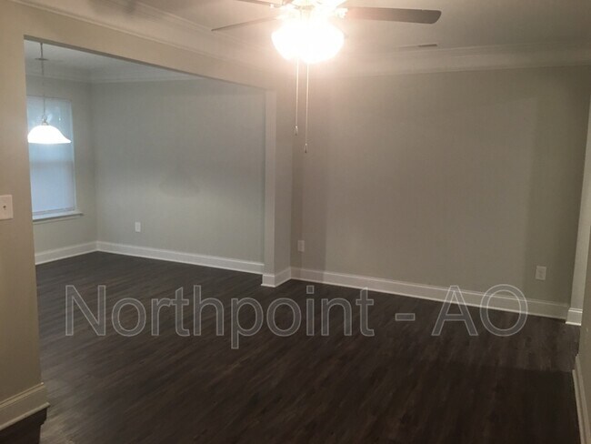 Foto del edificio - 5241 Hanover St