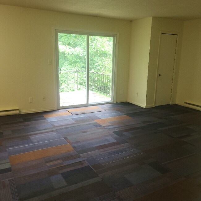 Building Photo - 1003 Colonial Dr