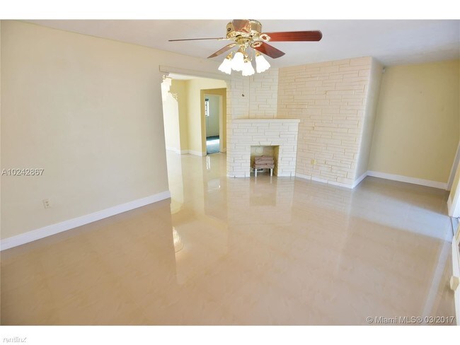 Building Photo - 2411 Arcadia Dr
