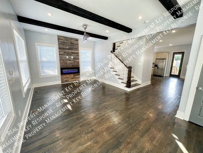 Foto del edificio - Beautiful 3 bedroom 2.5 bath home in Bucha...