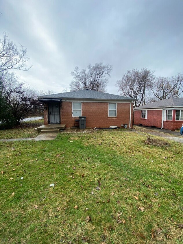 Primary Photo - 3030 E 37th St