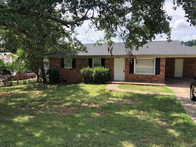 Foto principal - 3 bedroom 1.5 bath single family home