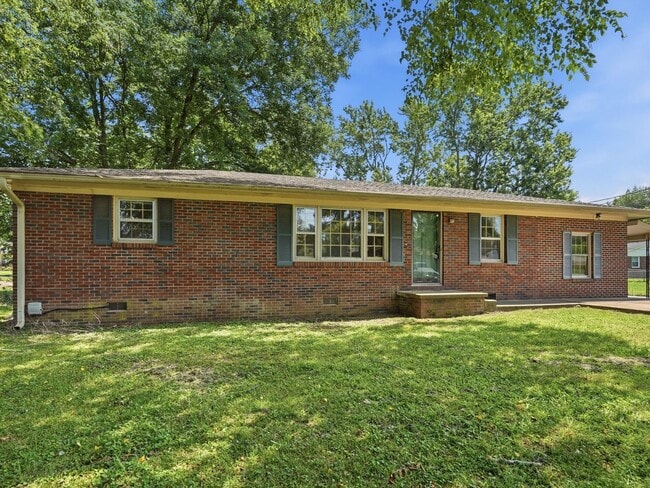 Building Photo - 704 Jackson Dr
