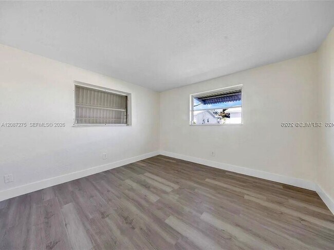 Foto del edificio - 2550 NW 2nd Dr