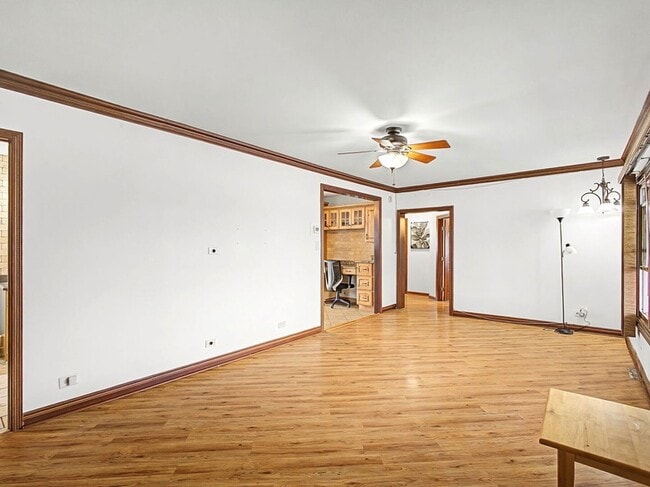 Foto del edificio - 8621 Natchez Ave