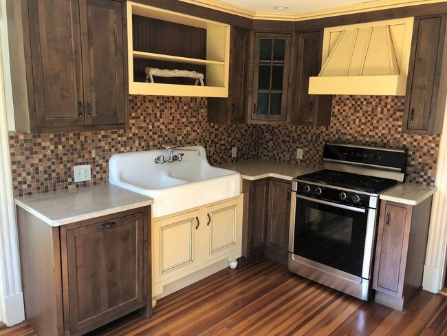 Foto del edificio - 702R Longmeadow Street - 1