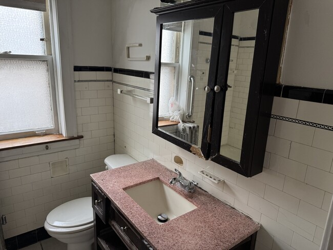 Foto del edificio - 2542 E 78th St
