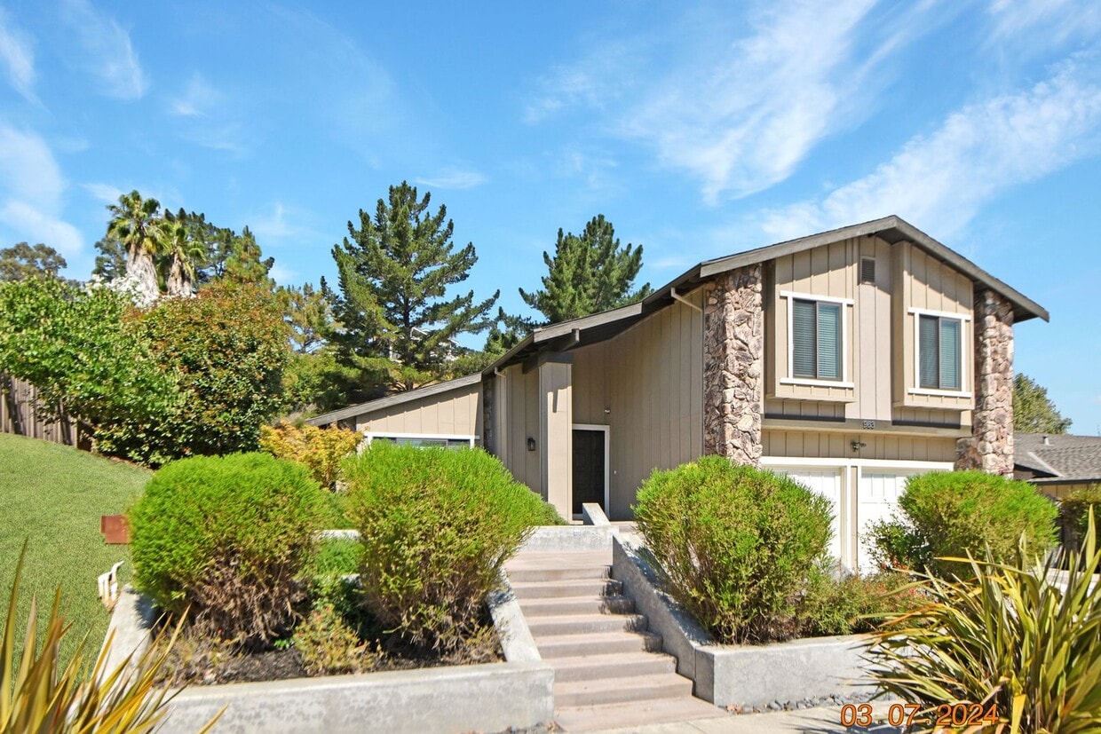 Primary Photo - Spacious 4bedroom Home in Martinez!