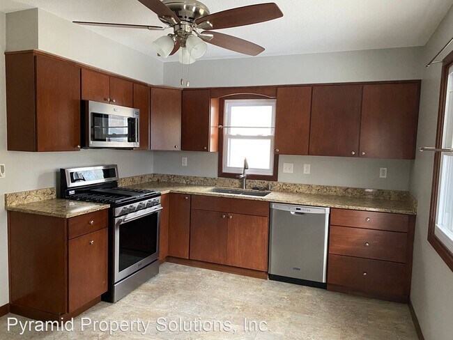 Building Photo - 3 br, 1 bath House - 221 E Sheridan Ave