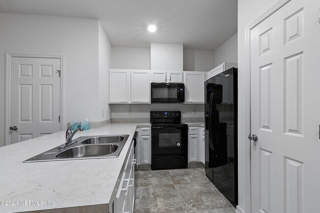 Foto del edificio - 7919 Merchants Way