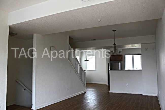 Building Photo - 14952 E Gill Ave