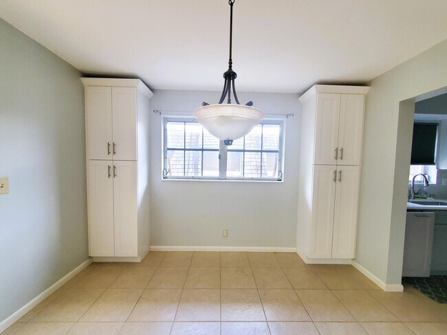 Foto del edificio - 423 Pine Tree Ct