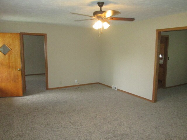 Building Photo - Spacious Single Family Home!