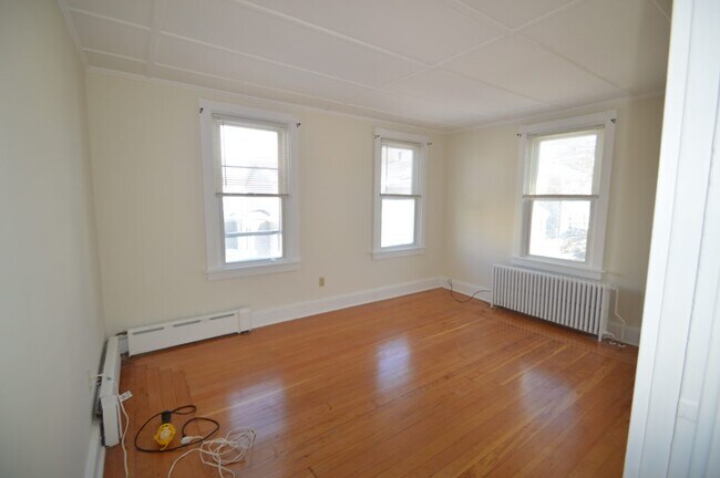 Building Photo - 20 Dixon St