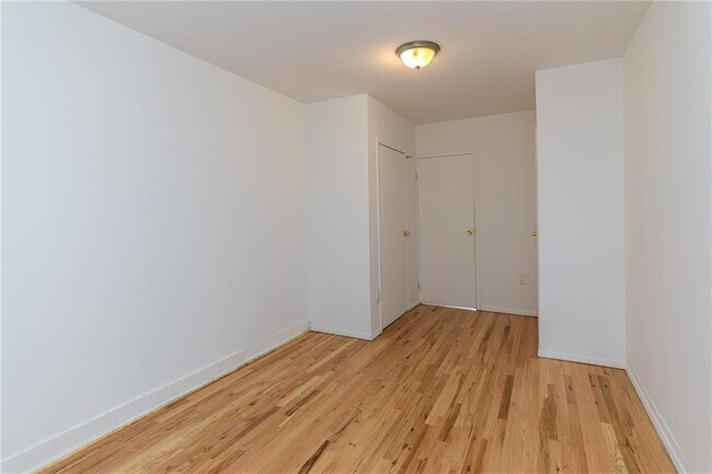 Building Photo - 5807-5805 5th Ave