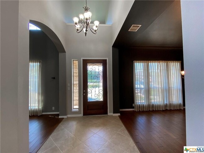 Building Photo - 302 Oak Cove
