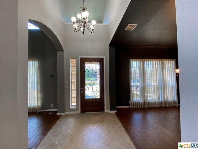Foto del edificio - 302 Oak Cove