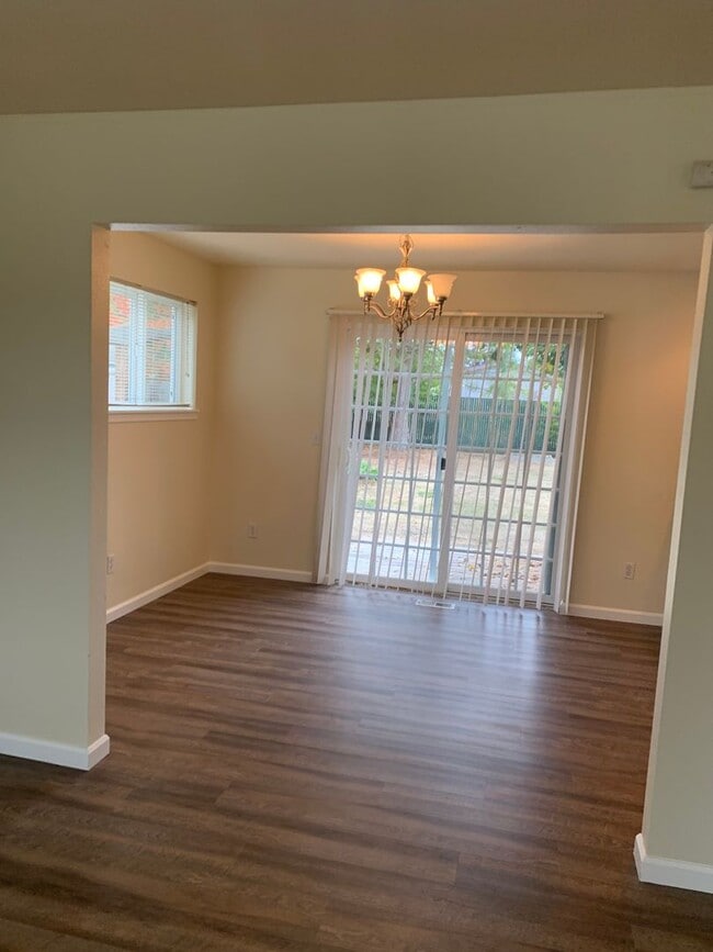 Building Photo - Available Now! 3 Bedroom ~ 1.5 Bathroom House Located in South Corvallis with A/C