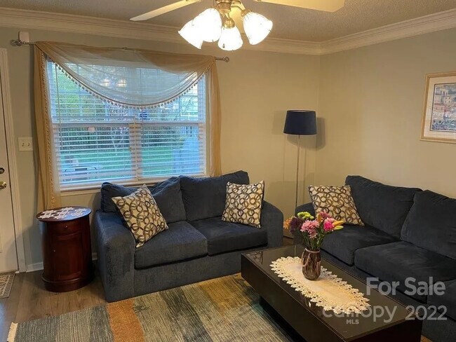 Foto del edificio - Room in House on Meadowcreek Village Dr