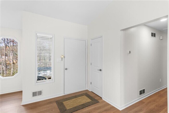 Building Photo - 608 Ann Ct