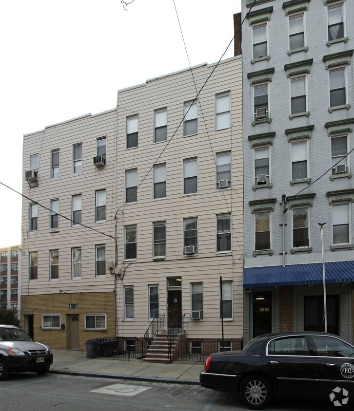 Foto del edificio - 330 Adams St