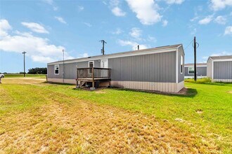 Building Photo - 5670 US-290